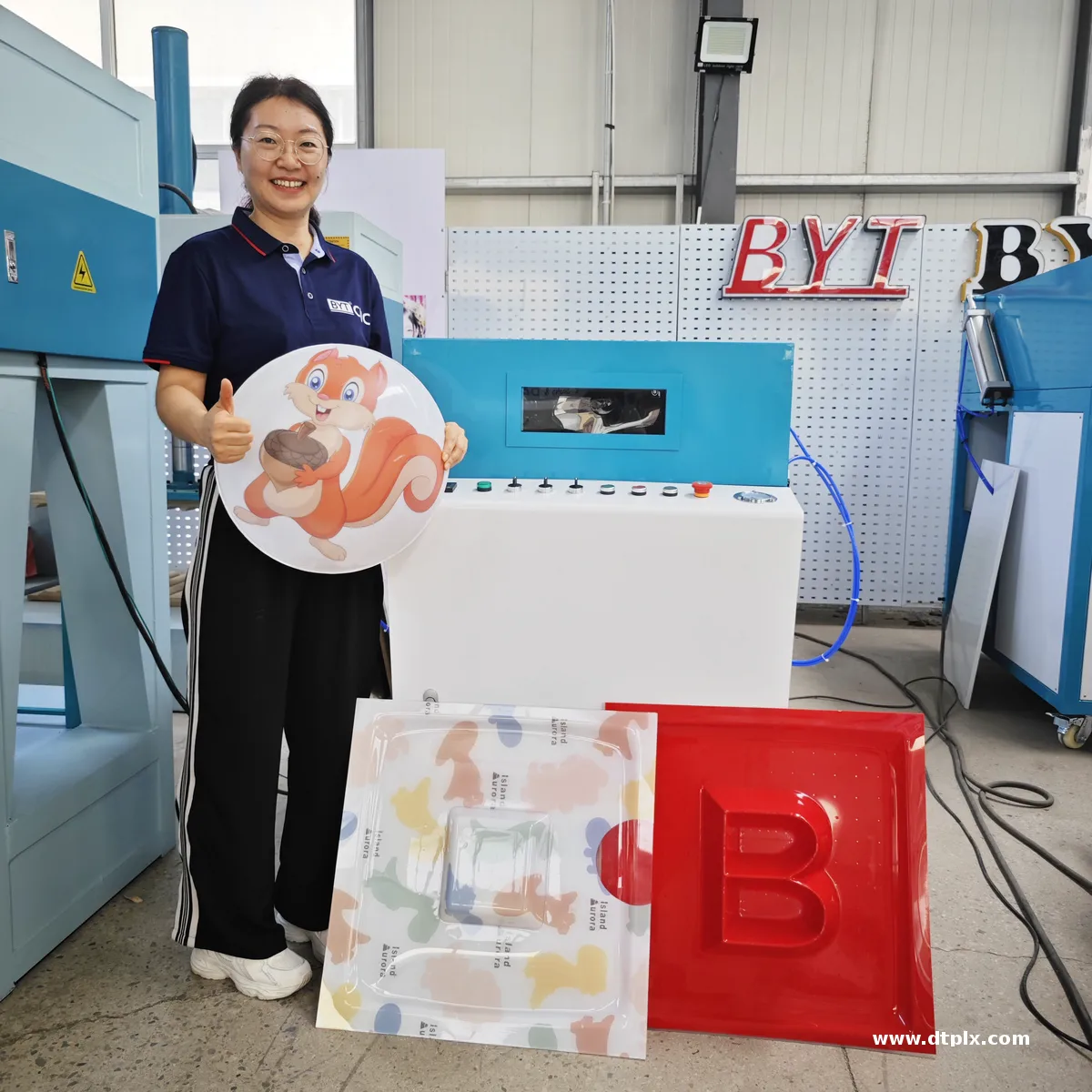 Small Vacuum Forming Machine MDF Molding Making Abs Pvc Acrylic Plastic Thermoforming Machinery