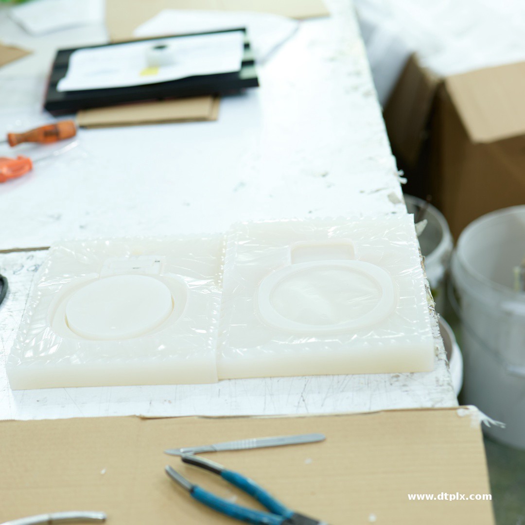 Customized Plastic Products Vacuum Casting Services Prototyping Manufacturing Urethane Casting Silicone Mold Services From China